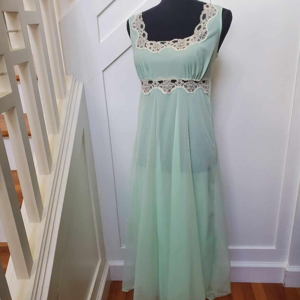 Elegant Mint Green Night Gown - Picture 1 of 7